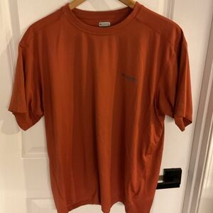 Columbia Titanium - Short Sleeve Men's Rust Colored Active T-Shirt - Size Large